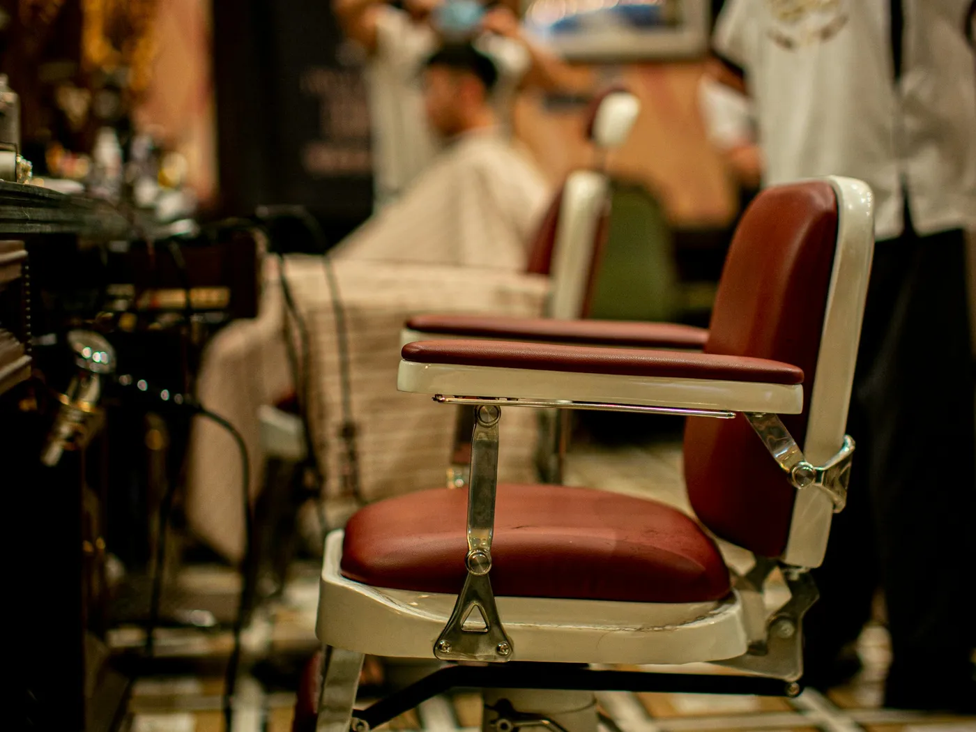Vintage-Friseurstühle aus Leder