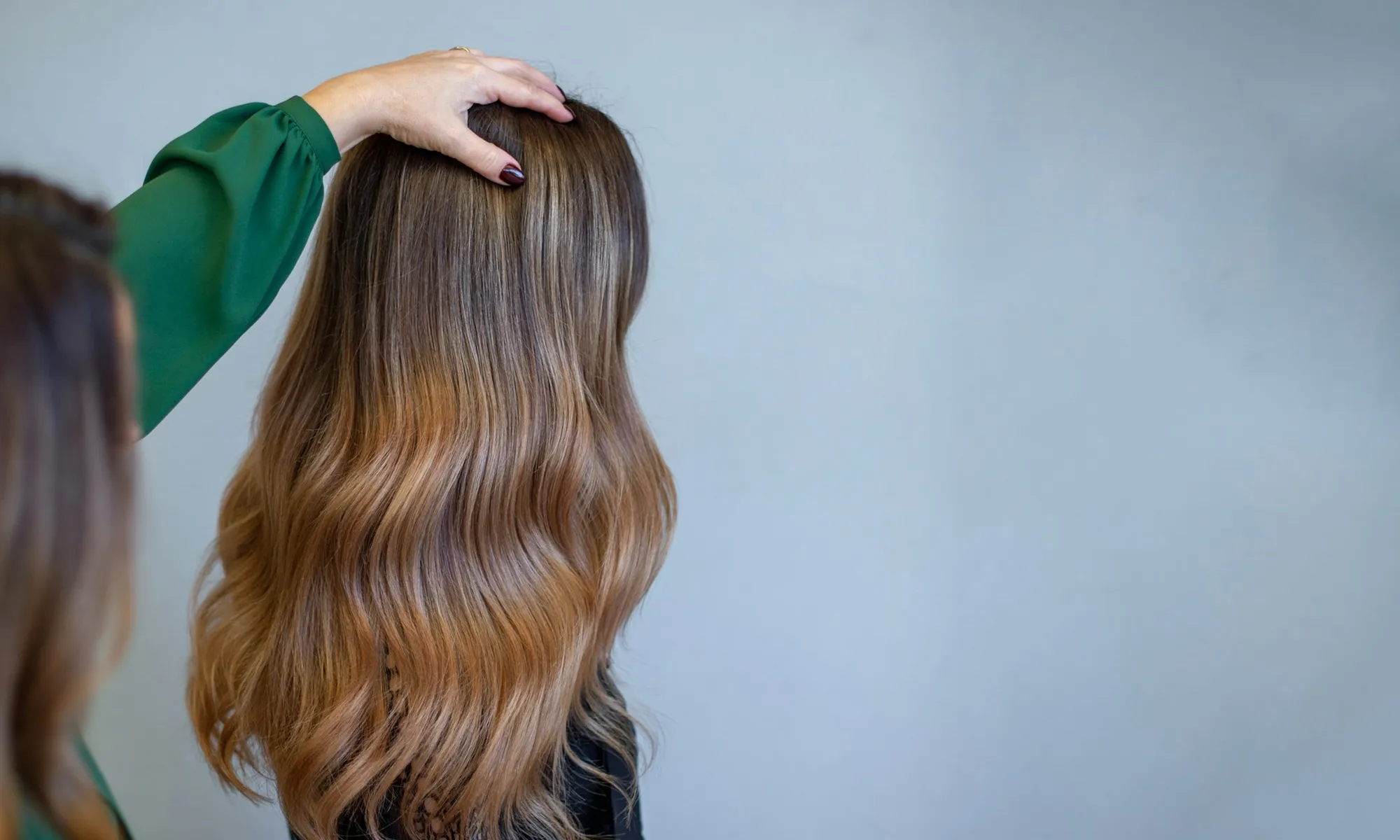 Langes, welliges Haar mit Balayage